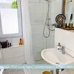 Bambuszimmer Mit Grossem Dachgarten Im Gaestehaus Graf-schmelzer 아파트 *